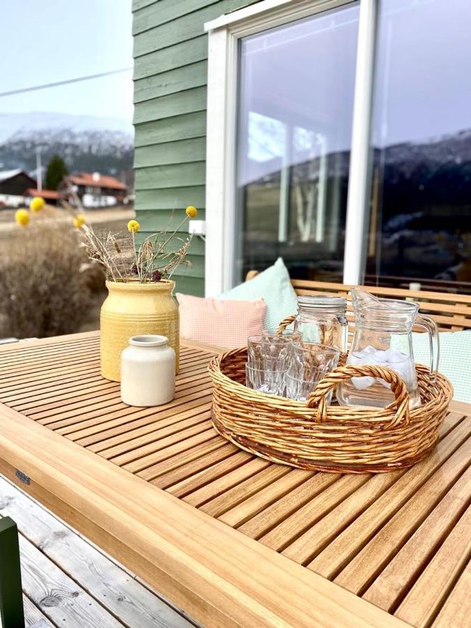 Stort Og Autentisk Hus I Skjak - Kort Vei Til Lom! 外观 照片